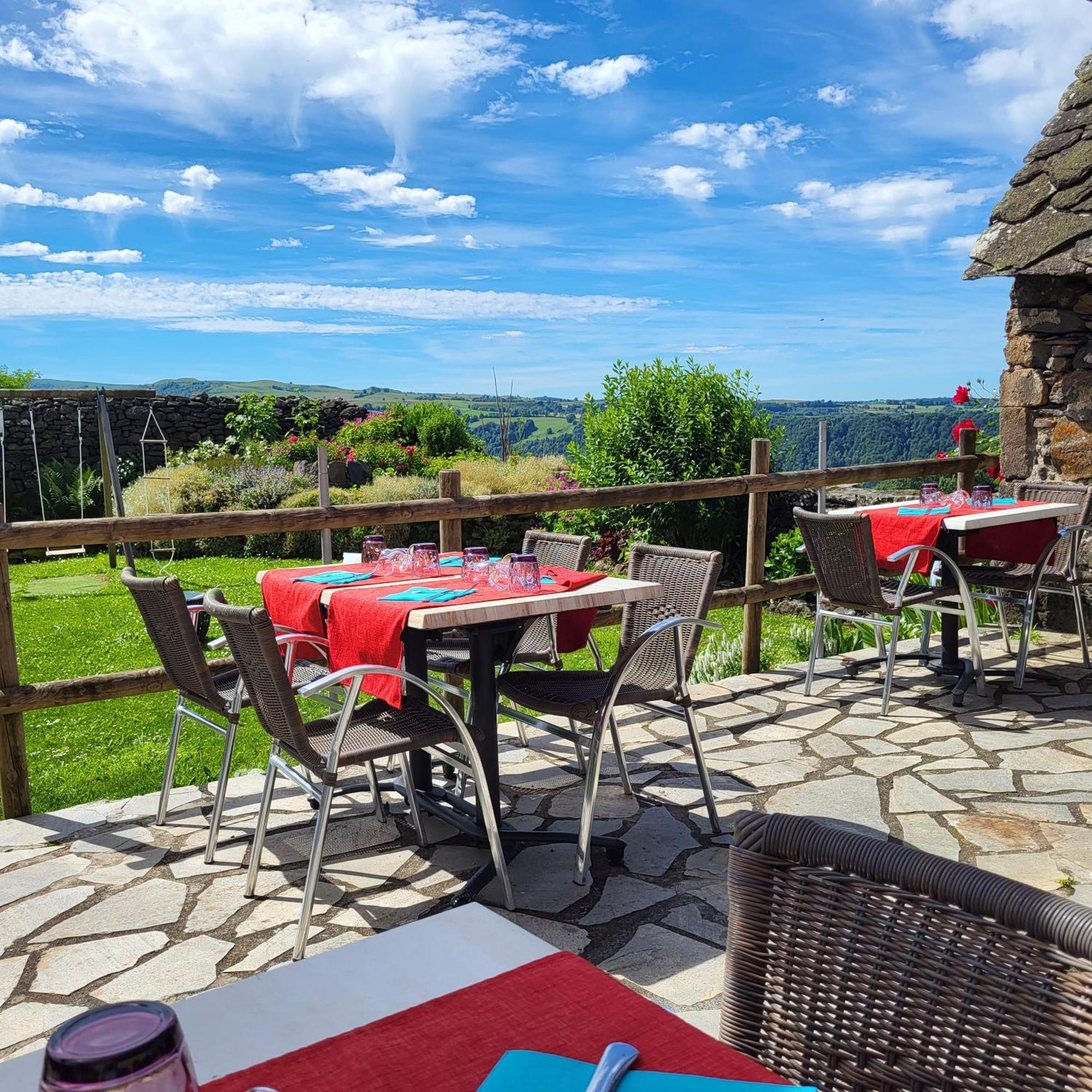Logis Hotel Restaurant & Spa Les Remparts Салер Екстер'єр фото