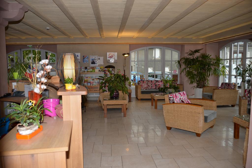 Logis Hotel Restaurant & Spa Les Remparts Салер Екстер'єр фото